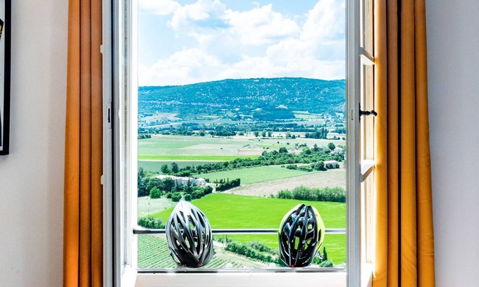 Sault Casa | In Provence, near Mont Ventoux Gîte de Groupe with vintage bike museum