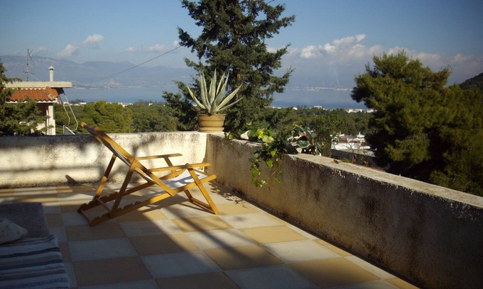 Katakali Casa | En el centro de la antigua Grecia y el mar Sarónico.