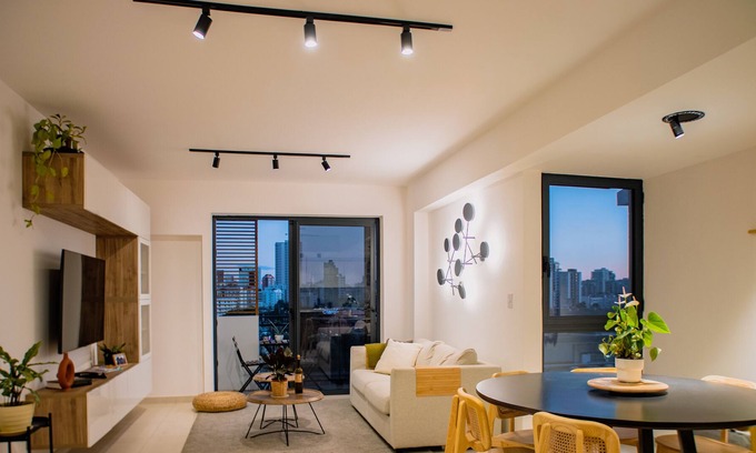 Viejo Arroyo Hondo Apartamento | In the center of the city, in front of a shopping center and close to the metro.