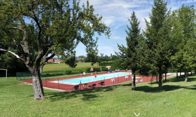 La Balme-de-Sillingy Chalet De Esquí | In the heart of nature Chalet sans vis-a-vis separated by a green space from the swimming pool