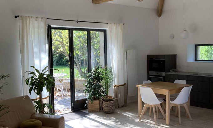 Bellevigne-en-Layon Otro | In the heart of wine-growing Anjou, renovated gîte on a 10-hectare estate