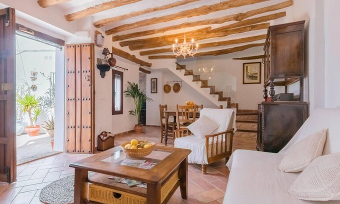 Zagrilla Casa | In the heart of Andalusia, this authentic vacation home welcomes you with a lot of charm.