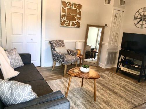 Downtown Dunedin Apartamento | In the Heart of Downtown Dunedin One Bedroom Apt NO KIDS, NO PETS