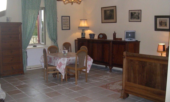Larochemillay Apartamento | In the heart of Morvan. In the village square. A few kilometers from Mont Beuvray