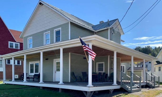 Saranac Lake Casa | In the Heart of Saranac Lake! Quick stroll along Lake Flower to Main St!