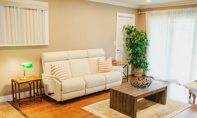San Jose Casa | In the Heart of Santa Clara, Near Apple HQ & Santana Row: Modern 3-Bedroom Home