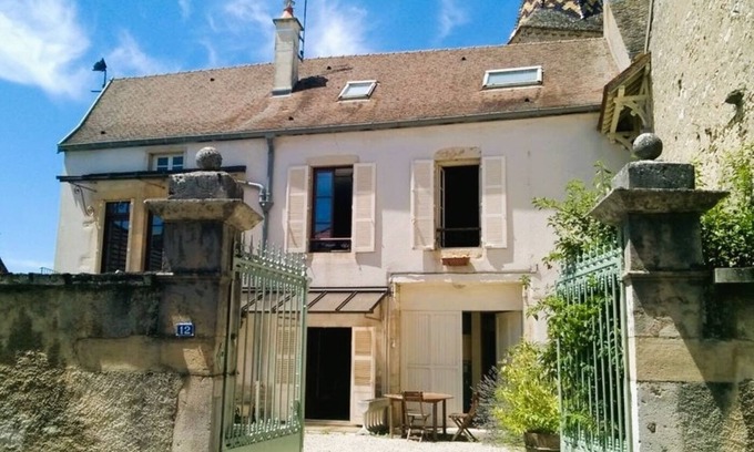 Monthelie Casa | In the heart of the vineyards