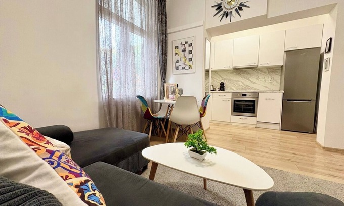 Varna City Centre Apartamento | In the Heart of Varna-By the Sea and Sea Garden
