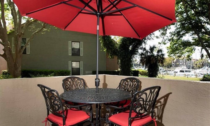 Harbour Town Condominio | In the Heart of Harbour Town 2BR/2.5BA-Pool Access