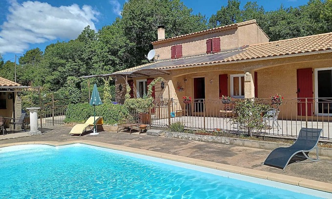 Caseneuve Villa | En la campiña de Luberon, villa climatizada con piscina vallada