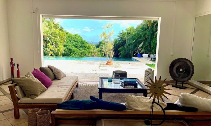 Baie-Mahault Casa | In the midst of the Green Butterfly, Maison La Samana offers comfort and tranquillity.