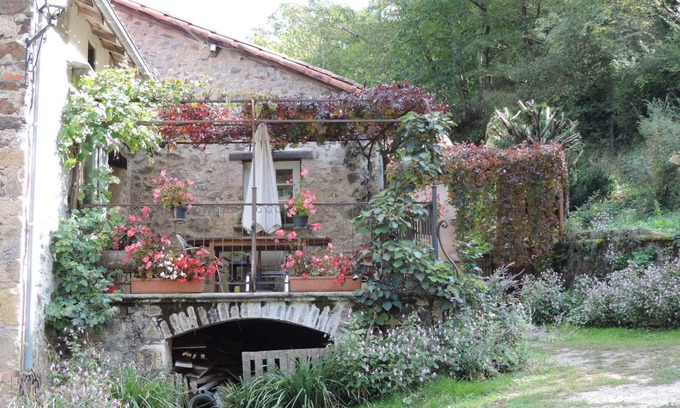 Sonnac Casa | A la sombra de un molino rouergat, casa junto al agua