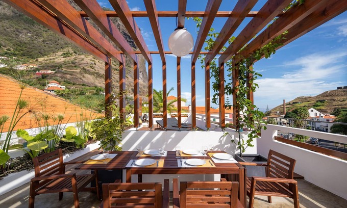 Porto da Cruz Casa | In the village, between the sea and the mountains - Madeira Surf Camp I
