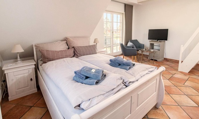Gulde Apartamento | En esta hermosa suite junior, certificada con 3 estrellas por la DTV, para dos personas hay una habitación con cama doble (140x200 cm), una cocina y un balcón con vista al campo.