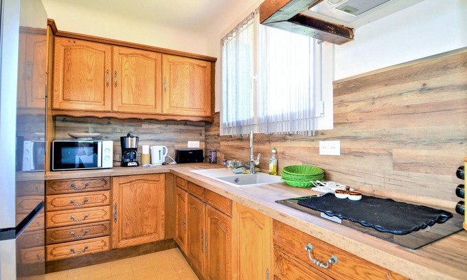 Saint-Laurent-La-Vernede Casa | In this beautiful cottage with jacuzzi you can enjoy a relaxing vacation.