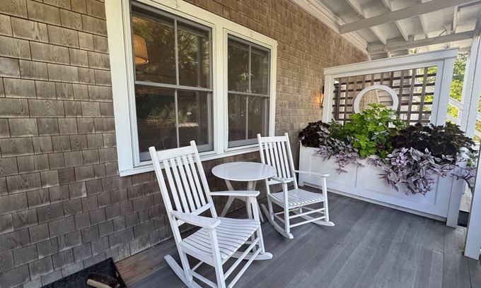 Edgartown Condominio | IN TOWN! Charming 1-bedroom condo in downtown Edgartown