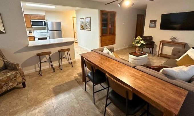 Elbow Lake Casa | In Town - Close to Hospital, Maplewood Manor, 2 Churches, Splash Pad, & Parks.
