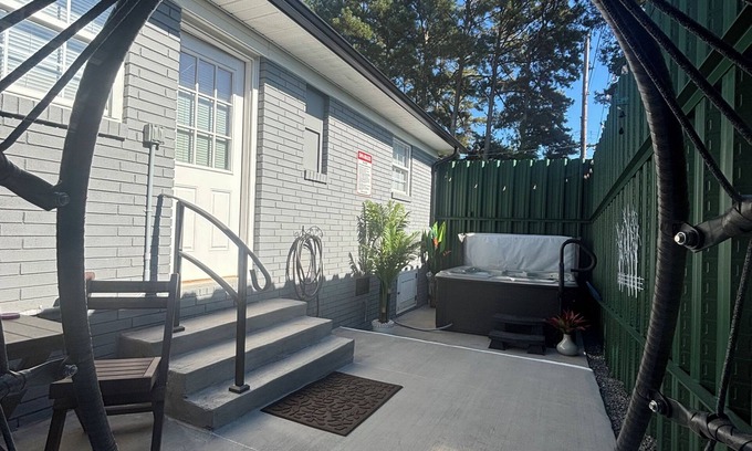 Lincolnton Casa | In Town Living - Hot Tub - Nintendo - EV - Large Vehicle & Trailer Parking