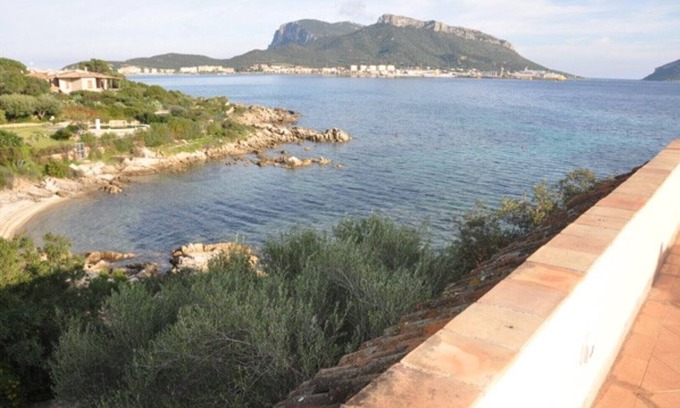 Baia Caddinas Apartamento | en villa con jardín en el mar apartamento con terraza