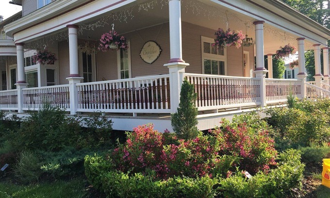 Manistee Cama Y Desayuno | The Chandelier Bed & Breakfast ROOM #1