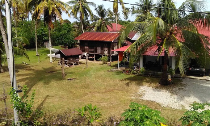 Lubok Buaya Hotel | Inapan Aishah