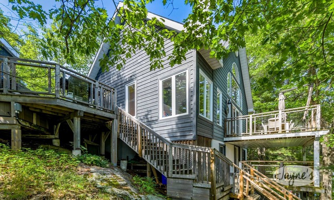 Dorset Cabaña | Incl Water Trampoline, Overlooking Lake of Bays! All Day Sun! Hot Tub!