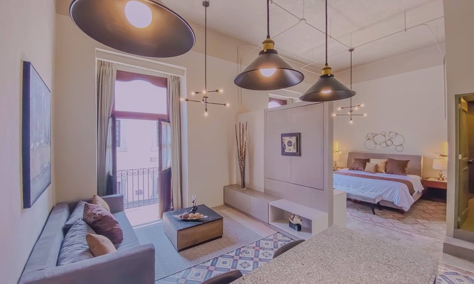 Centro histórico de Puebla Apartamento | Incredible suite with WiFi, Kitchen, living room, King Bed, balcony in Puebla