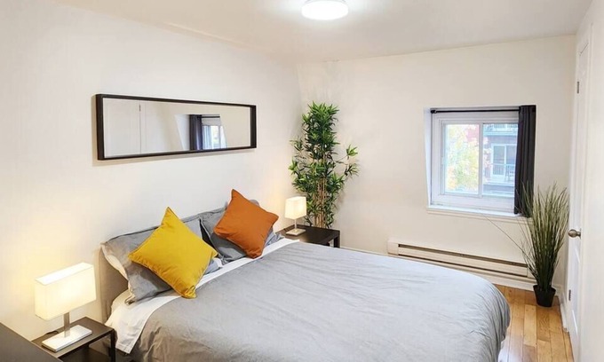 Hochelaga Apartamento | Incredible 3BDR in Mtl Core with private parking!