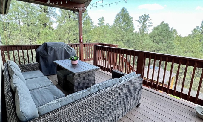 Sierra Pines Cabina | Incredible 4 Bedroom Mountain Home w/ Huge Game Room