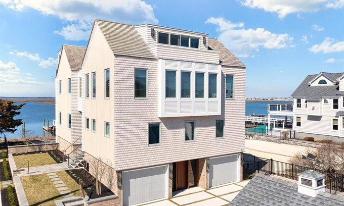 Avalon Casa | Incredible 6 Bedroom 6.5 Bath Home!