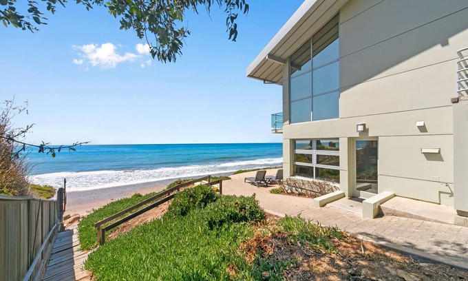 Western Malibu Casa | Incredible beach front house on very private beach