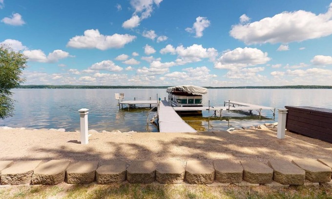 Detroit Lakes Casa | Incredible lake home and guest house in the heart of Detroit Lakes.