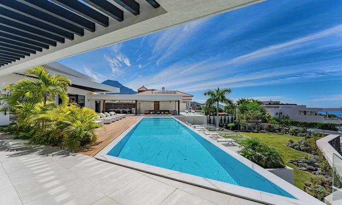 Costa Adeje Chalet De Esquí | Espectacular villa de lujo en Adeje para pasar unas vacaciones inolvidables