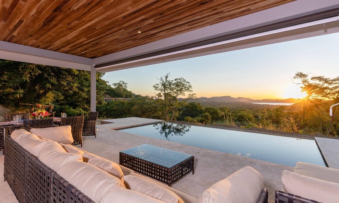 Rio Seco Casa | NUEVA casa de 3 dormitorios con vista al mar en 1. 25 acres en Mar Vista Flamingo!