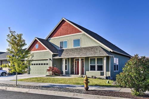 The Dalles Casa | Incredible Oregon Retreat with Private Hot Tub!