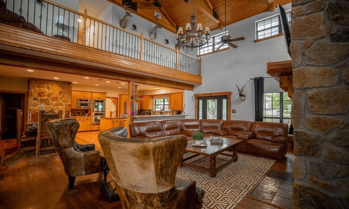 Burkburnett Casa | Incredible Ranch Retreat To Yourself - 7-bedroom Estate On The River