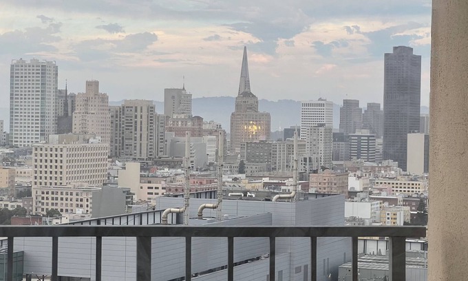 Cathedral Hill Apartamento | Incredible SF skyline view hotel liked condo with amenities of a home