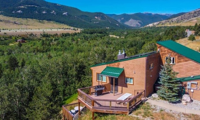 Red Lodge Casa | Incredible Views - Sleeps 19 People- Perfectly Situated Between Red Lodge Mountain and Downtown!