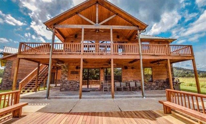 Calico Rock Cabina | Incredible White River Waterfront Getaway Vacation