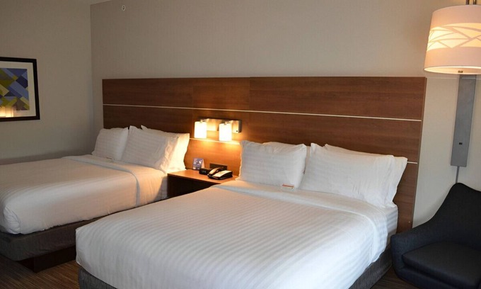 University Place Casa | Incredibly Cozy Suite for Groups!Free Breakfast