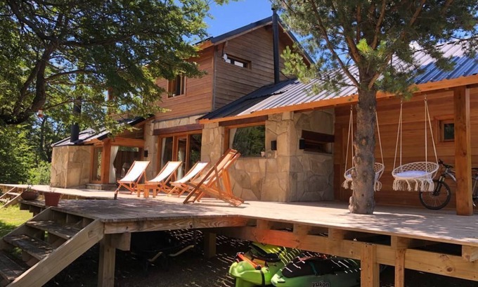Meliquina Casa | Increible Casa a Orillas del Rio Meliquina, Patagonia Argentina