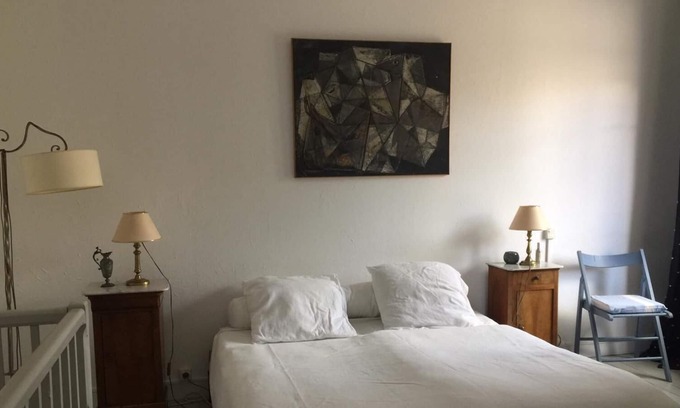 Saint-Genis Apartamento | Independent apartment in an old house