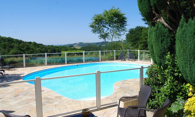 Boisset Casa | Independant, comfortable gîte for 6 to 10 people, large garden and swimming pool