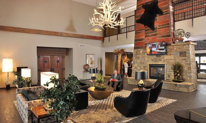 Independence Hotel | Independence Modern Lodge Retreat: Heated Pool & Whiskey Bar | 3 Units