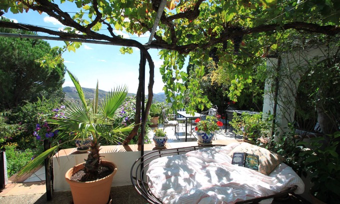 Salares Casa | Villas bien cuidadas entre montañas de Andalucía, para disfrutar del el silencio