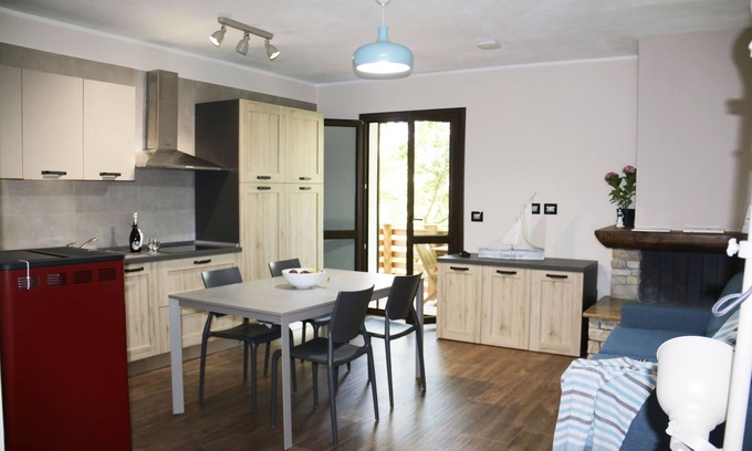 Aritzo Condominio | Apartamento independiente de castaño en casa de vacaciones con jardín y barbacoa