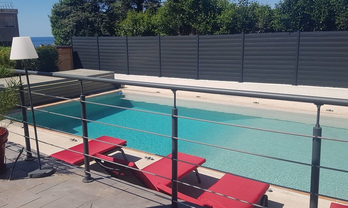 L'Estaque Cama Y Desayuno | Independent floor in villa Swimming pool