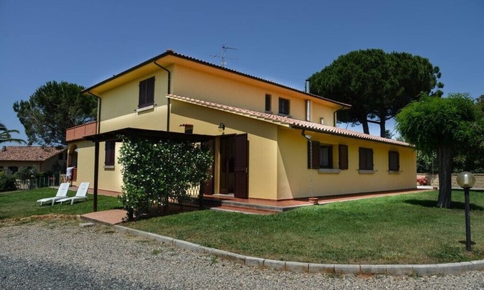 Casale Marittimo Apartamento | Apartamento independiente en planta baja con jardín, plaza de aparcamiento con vistas al mar, 4 pax