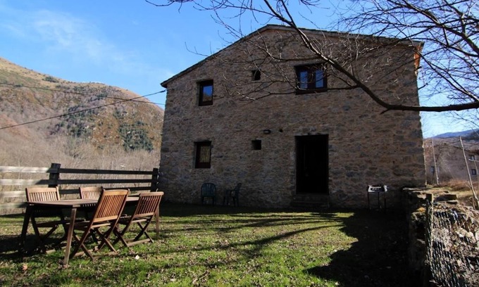 Pardines Cabaña | Casa rural independiente, jardín y barbacoa privada. Valle de Pardines. Pirineo