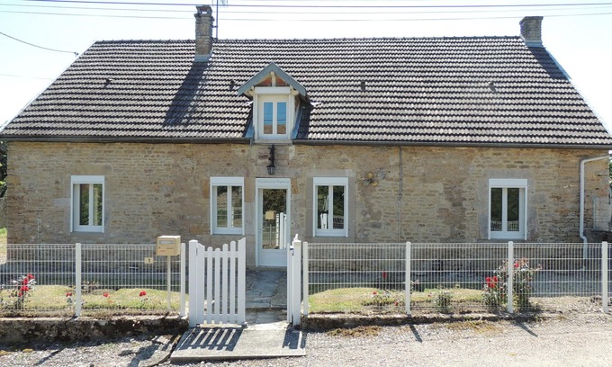 Vandenesse-en-Auxois Casa | independent house of 170m2, garden of 1000m2 closed, near the lake of Panthier